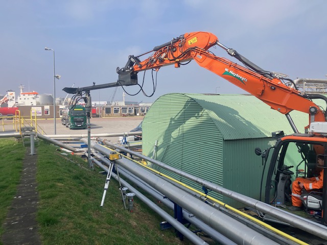 Schroefpaalfunderingen voor transportleidingbanen bij Standic Dordrecht